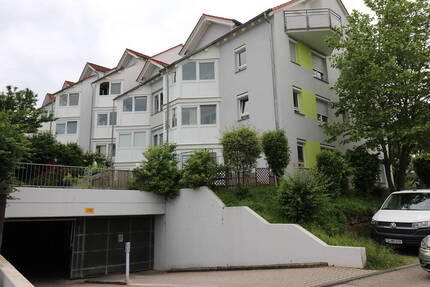Großzügige 4 Zimmerwohnung mit 2 PKW Stellplätzen *Höfingen* - Leonberg