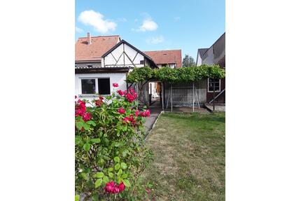 Einfamilienhaus mit Nebengelass, Innenhof und Garten mit Bungalow - Mühlhausen (Thüringen)