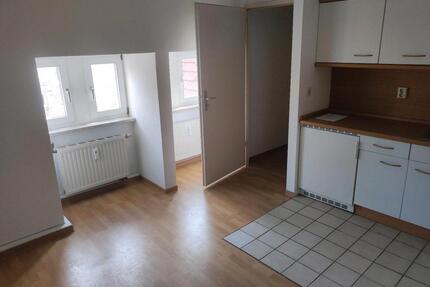 1-Raumwohnung im Dachgeschoss – in Hallle(Saale) 06110 - Halle (Saale) Damaschkestraße