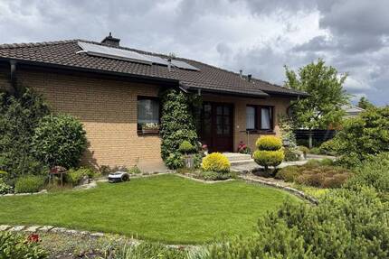 IMMOBILIEN GUMNIOR präsentiert: gepflegter Bungalow auf einem Erbpachtgrundstück in Neuenkirchen