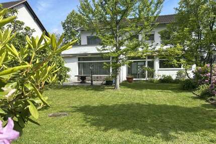Haus zum Kaufen in Hennef-Zentrum 979.000,00 € 221 m²