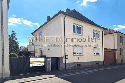 Freistehendes Haus mit Baugenehmigung zum 4-Familienhaus mit Doppelparker - Schifferstadt