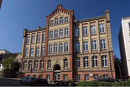 Luxus in historischer Schule - 980,00&nbsp;EUR Kaltmiete, ca.&nbsp; 63,00&nbsp;m&sup2; in Flensburg (PLZ: 24939) Altstadt