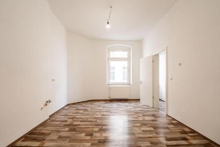 Altbauwohnung mit 3 Zimmern und Balkon - Koblenz