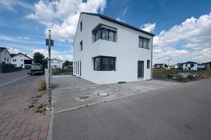 Doppelhaushälfte - 555.000,00&nbsp;EUR Kaufpreis, ca.&nbsp; 250,00&nbsp;m&sup2; in Philippsburg (PLZ: 76661)