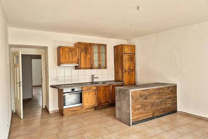 zentral gelegene, hochwertige 2-Raum-EG-Wohnung mit Einbauküche und Fußbodenheizung - Döbeln