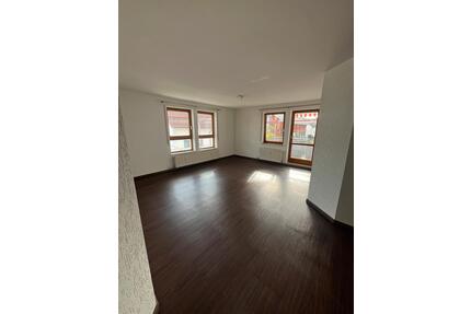 Helle 4,5 Zimmerwohnung in Kirchheim a.N. - Hessigheim