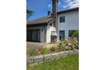 Zweifamilienhaus mit Garage (1PKW) und 1PKW Stellplatz im Freien - Uhldingen-Mühlhofen