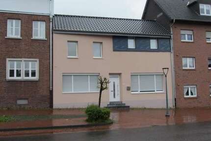 Haus zum Kaufen in Uebach-Palenberg 70.000,00 € 185 m²
