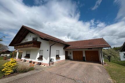 Großzügiges Einfamilienhaus mit Grundstück in idyllischer Lage - Wiesenfelden