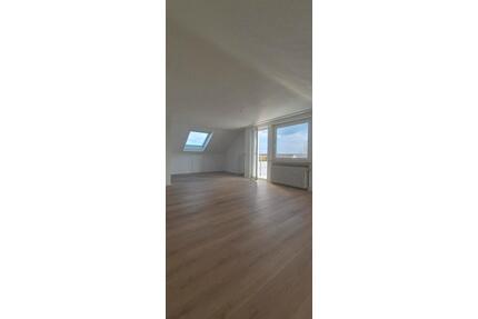3-Zi-DG-Wohnung | saniert | EBK | Balkon | Toplage - Ditzingen
