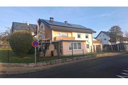 Großzügiges Wohnhaus mit Einliegerwohnung und Pool - Höpfingen