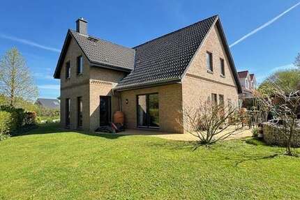Haus zum Kaufen in Eutin 698.500,00 € 201 m²