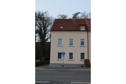 Wohnhaus mit 3 Wohnungen - 150.000,00&nbsp;EUR Kaufpreis, ca.&nbsp; 144,00&nbsp;m&sup2; in Zittau (PLZ: 02763)