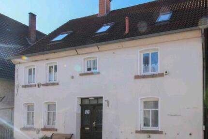 Zweifamilienhaus - 122.000,00&nbsp;EUR Kaufpreis, ca.&nbsp; 196,00&nbsp;m&sup2; in Barntrup (PLZ: 32683)