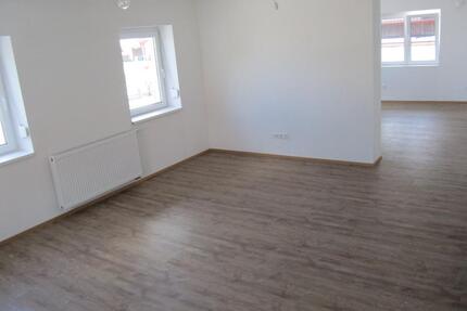 Hübsche, helle 3 Zi. OG-Whg mit Balkon im 1. Stock, ca. 80 m² - Hiltenfingen