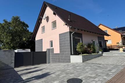 Massives Einfamilienhaus mit Garten, Garage und viel Platz - Mauchenheim