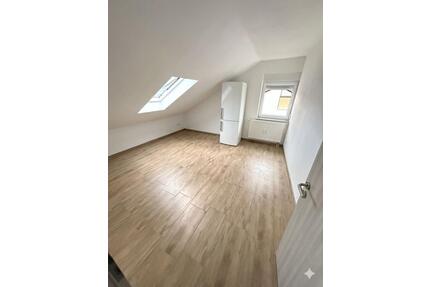 Gepflegte 3 Zimmer Dachgeschosswohnung mit Einbauküche - Tauberbischofsheim