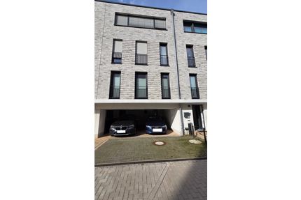 Haus zum Mieten in Wolfsburg 2.100,00 € 209 m²