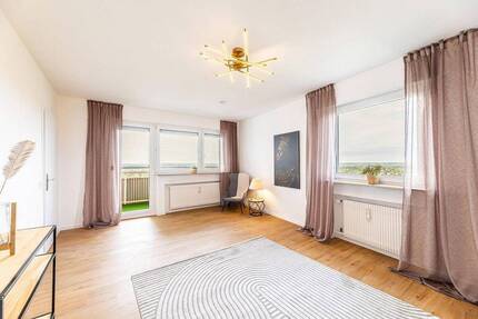 PROVISIONSFREI: Renovierte Wohnung mit Balkon und fantastischem Ausblick am Wildpark. Sofort frei. - Schweinfurt Hochfeld-Steinberg