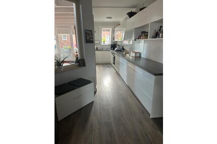 Moderne, helle 4 12 -Zimmer Maisonette-Wohnung, Balkon und Sauna - Lensahn