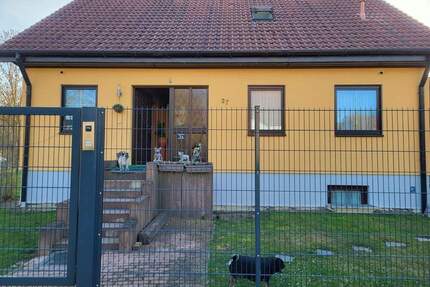 Leben wie im Urlaub: Freistehendes Traumhaus mit Pool, Gartenparadies und Doppelgarage - Magdala Göttern