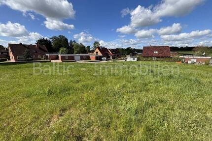 Schön gelegenes Baugrundstück! - 359.000,00&nbsp;EUR Kaufpreis, ca.&nbsp; 0,00&nbsp;m&sup2; in Schönwalde am Bungsberg / Langenhagen (PLZ: 23744)