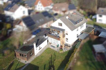 3 Familienhaus mit großem Grundstück, EG Frei Carport und Garage - Enger Pödinghausen