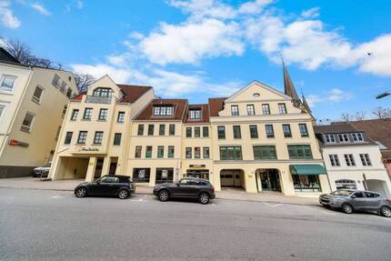 Hochwertig modernisierte 2-Zimmer-Eigentumswohnung mit Loggia & Tiefgaragenstellplatz in bester zent - Flensburg Friesischer Berg