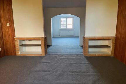 Große Wohnung mit 5 Zimmern + Küche mit Zeile + Dusche WC + Abste - Hohenhameln