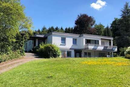 Haus zum Mieten in Wenden 1.350,00 € 145 m²