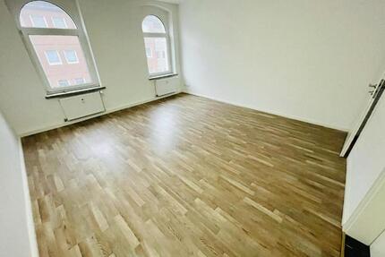 Modern sanierte 4 Raum-Wohnung mit Balkon und schickem Bad! - Gera