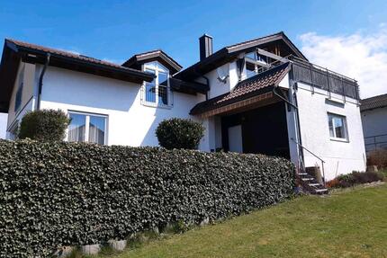 Zweifamilienhaus - 570.000,00&nbsp;EUR Kaufpreis, ca.&nbsp; 240,00&nbsp;m&sup2; in Salzweg (PLZ: 94121)