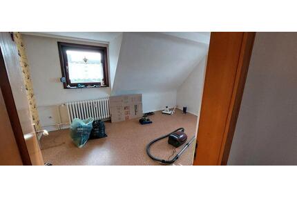 3 Zimmer, Küche,Bad, Dachgeschoss Wohnung zu vermieten - Felsberg