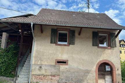 Zwei Wohnhäuser mit Ökonomiegebäude in ruhiger Lage auf großzügigem Grundstück - Herbolzheim Bleichheim