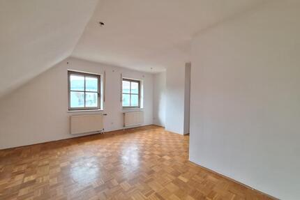 Wir renovieren im Idyll Ihre neue Wohnung! - Hof Neuhof