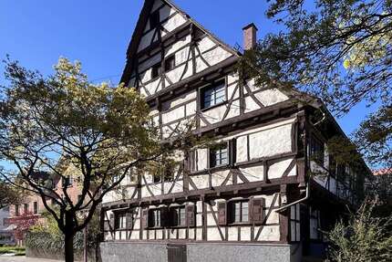 Haus zum Kaufen in Stuttgart Vaihingen 490.000,00 € 362 m² - Stuttgart / Vaihingen