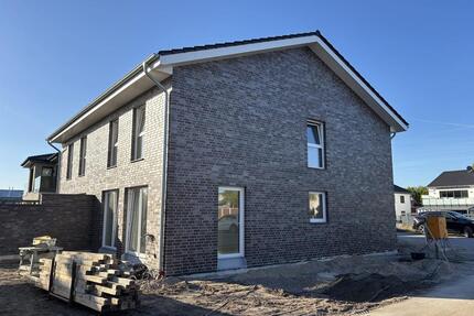 Erstbezug! Moderne Doppelhaushälfte in KFW-40-Standard mit Garten und Garage! - Olfen