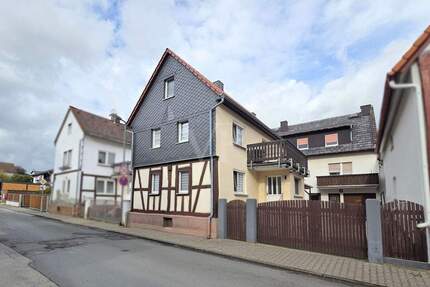 Charmante Hofreite mit zwei Häusern, Garten, zwei Garagen und vielfältigen Nutzungsmöglichkeiten - Neu-Anspach
