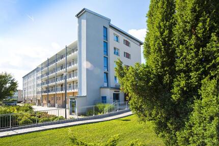 bezugsfertige 2-Raumwohnung mit Balkon direkt am Klinikum - Hoyerswerda