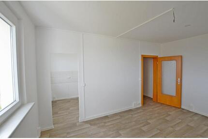 neu sanierte 2-Raum Wohnung, Aufzug, Dusche! Bezug sofort möglich! - Sangerhausen
