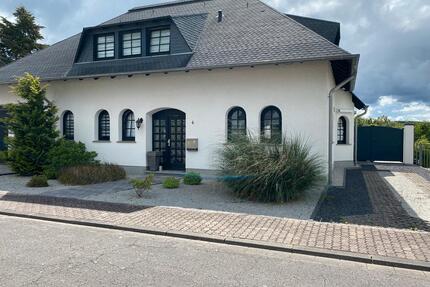 Schöne Villa im Raum Saarlouis - 550.000,00&nbsp;EUR Kaufpreis, ca.&nbsp; 396,00&nbsp;m&sup2; in Schwalbach (PLZ: 66773)