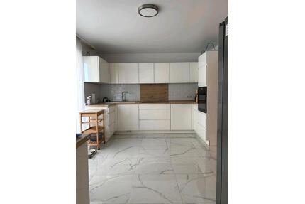 Großzügige 4,5-Zimmer-Wohnung mit drei Balkonen - Mannheim Almenhof