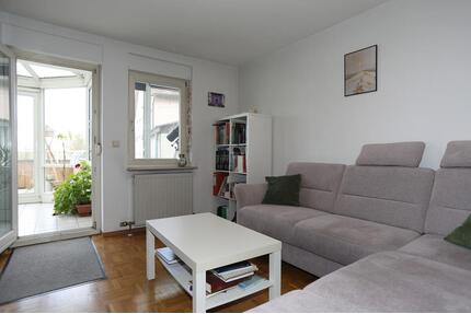 Großzügige, schöne 2-Zimmer-Wohnung mit tollem Wintergarten und Balkon! - Bönnigheim