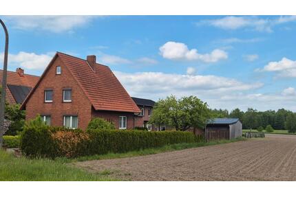 Zwei Einfamilienhäuser auf großzügigem Grundstück - Wittingen Knesebeck
