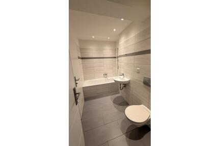 Terrassentraum auf dem Land – großzügige 4-Raum-Wohnung mit Tiefgaragen-Stellplatz! - Großrudestedt