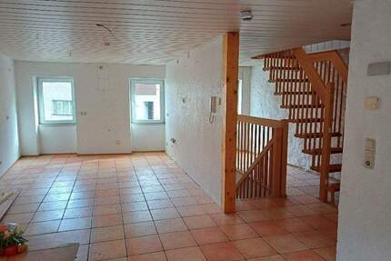 Renoviertes Einfamilienhaus mit 2 Bäder, GWC, Innenhof, Terrasse, Garten und 2 Stellplätzen vor dem Haus, in St. Ingbert (Nähe Krankenhaus)) - Sankt Ingbert