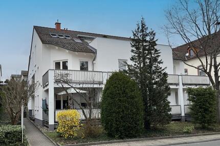 Walluf: Zwischen Reben und Rhein - Moderne 2 Zi.-Wohnung mit EBK, Balkon, Garagenstellplatz