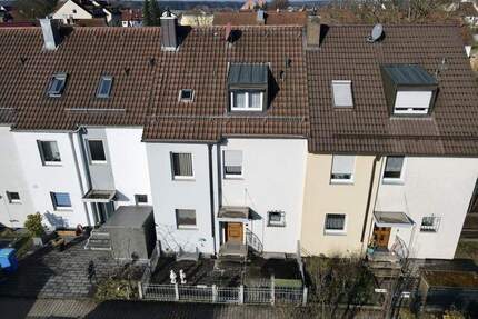 Reihenmittelhaus mit Garten und Garage - Nürnberg Kornburg