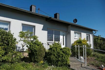 Freistehender Bungalow mit Terrasse und großer Garage - Rehlingen-Siersburg